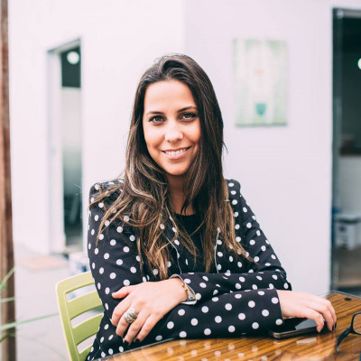 Em solo carioca, na data de ontem, 4, charmosa e badalada jornalista Amanda Célio estreou novo ano de vida. Felicidades!