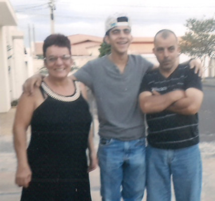 Luiz Vinicius Cruvinal aniversariou dia 29 ao lado de sua tia Jussara e seu pai Fernando