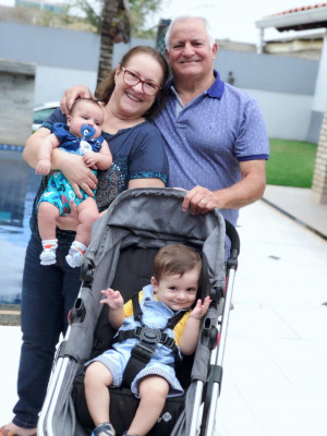 Laerte Oliveira aniversário 02/06 Netos Davi e Gael Esposa Marise