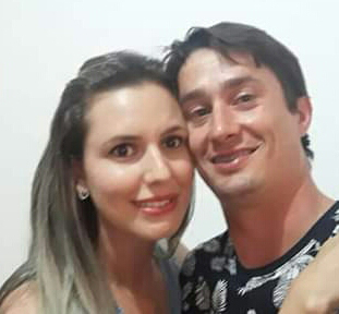 Nayara Hordones aniversariante do dia 17 na foto com  marido Virgilio Hordones