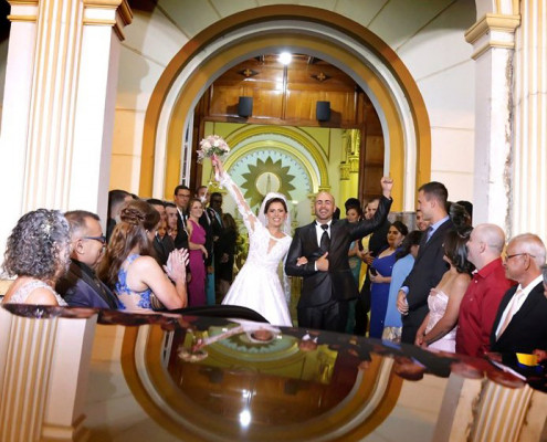 Cumprimentos especiais para Flávia Renata e Elias que se casaram no dia 8. Votos de que estes dias futuros sejam todos de harmonia, paz e desejos realizados