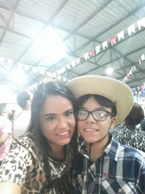 Andréia Chiovatto, aniversariante do dia 28 de junho, ao lado do filho Arthur Chiovatto