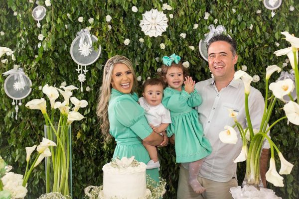 Na bonita manhã de domingo, 14, Tamara Godoi e Marcelo Orsi, embalados pela alegria da filha Pérola, batizaram o pequeno Lorenzo Rodrigues Orsi na histórica Igreja Matriz. Créditos: Alberto Morais Fotógrafo
