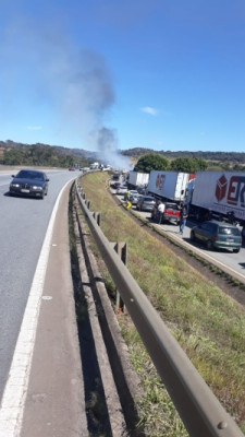 Acidente ocorreu na BR-381 ** Divulgação