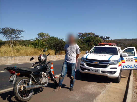 Suspeito foi preso em flagrante e a moto apreendida ** Divulgação 