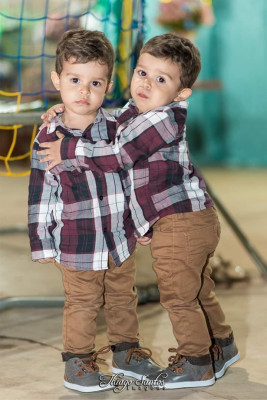 Parabéns aos  príncipes da titia e do titio Felipe Bayerstedt  Andrade da Cunha Leite e Gabriel Bayerstedt Andrade da  Cunha Leite ,filho de Hevelyn Sabrina Bayerstedt de Andrade Leite e Bruno da Cunha leite, completa hoje dois aninhos  . Deus abençoe cada ano mais e mais com muita saúde . Parabéns! 