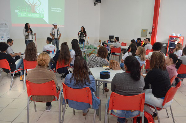  Garrafas pet são o principal material usado na fabricação de novos produtos