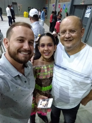 Guilherme Oliveira Marra aniversariante do dia 04 na foto com sua irmã Ana Clara Aleixo Marra e seu pai Sergio Ricardo Marra 