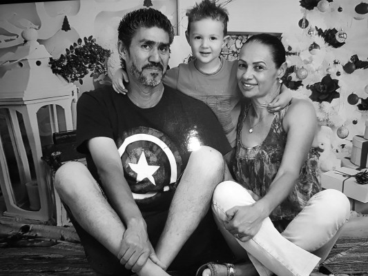 Janir  Rodrigues,  aniversariante  06/07, ao lado de sua esposa Luciana e netinho Bento