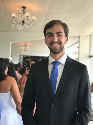 Ganhando destaque no meio jurídico e político, Dr. Luciano Leão que, ao lado do deputado federal José Vitor, coordena o Araguari 200, um brilhante projeto que pretende planejar o município de Araguari para receber 200 habitantes.