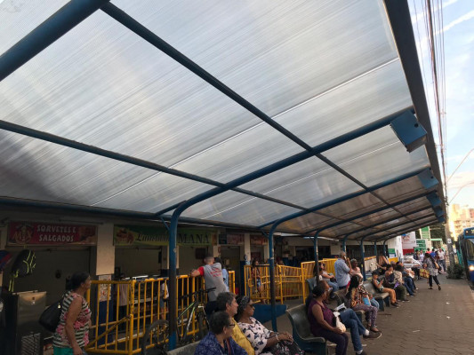 Ponto de ônibus no Mercado Municipal recebe melhorias 