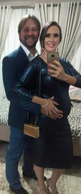 Cleiton Salatiel aniversariante de hoje na foto com a esposa Estefânia Costa