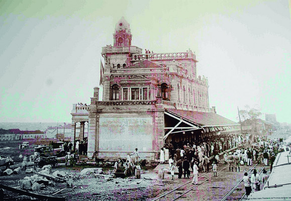 Após vistorias, foi constatada a deterioração dos imóveis que estão há anos sem manutenção 