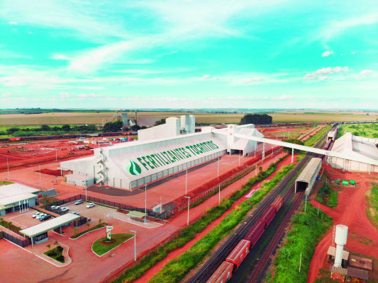 Inaugurada há pouco mais de dois meses, a Fertilizantes Tocantins é um dos principais e maiores investimentos no município