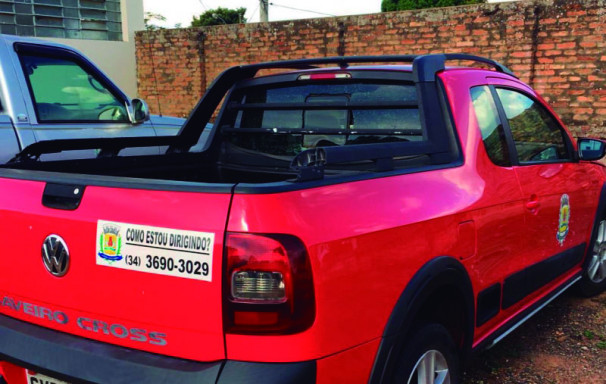 Vereador solicitou também que todos os veículos da prefeitura sejam plotados, visando à padronização dos veículos oficiais 