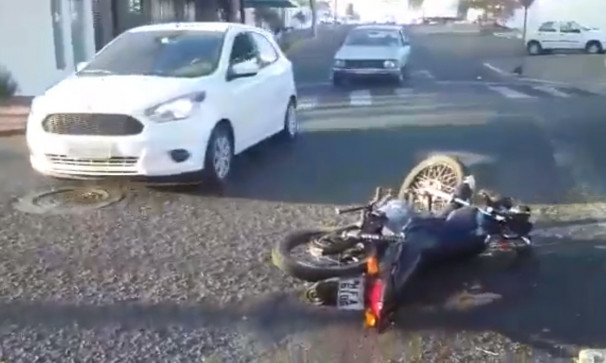 Duas motos se envolveram na colisão, segunda-feira passada ** Divulgação 