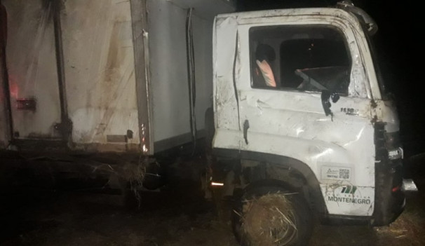 Tombamento aconteceu na noite de anteontem, na BR-251 ** Divulgação 