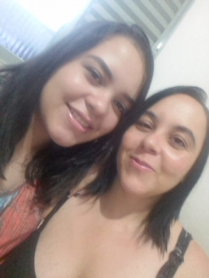 Emilly Beatriz de Sousa Vaz aniversariante do dia 07 na foto com sua Mãe Suzy