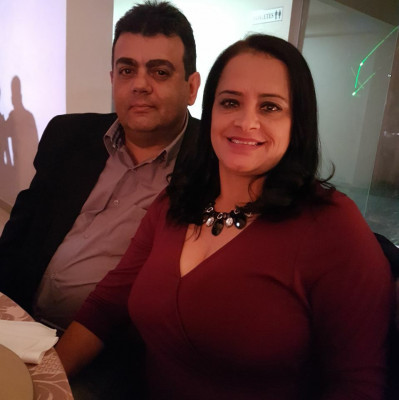 Giuliano Mendes aniversariante do dia 20 na foto com sua esposa Cleide 