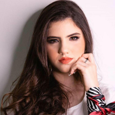 Hoje, 11, a toda linda e graciosa Cecilinha Markiewicz completa 16 anos de radiante existência. Parabéns!