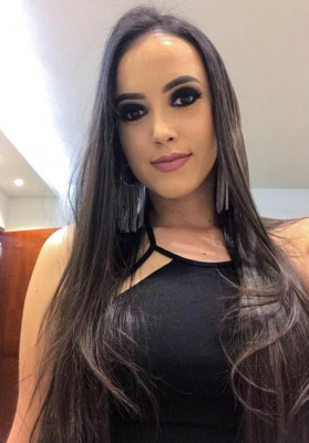 Antecipando festejos para a bonitíssima engenheira ambiental, Emília Sacoman que, na segunda-feira, 23, abre o calendário de mais um ano de vida.