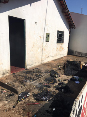 Ocorrências relacionadas a incêndios foram registradas em uma residência e um comércio da cidade