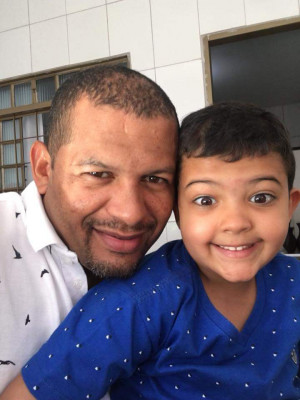 Matheus Oliveira Dias aniversariante do dia 22 com filho Manuel Henrique Araújo aniversariante do dia 27