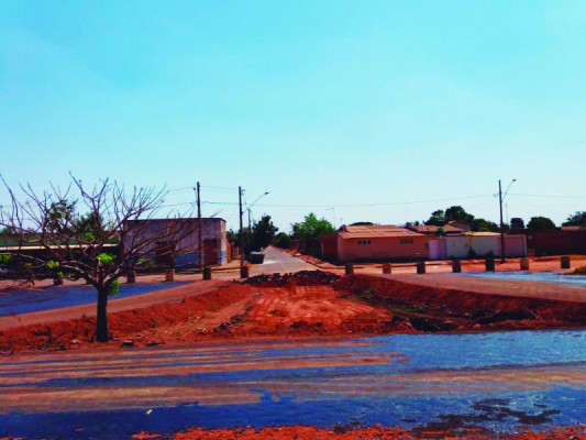 Equipe do 2° Batalhão Ferroviário trabalha nas obras do bairro Vieno, que tem mais de 60 anos de história