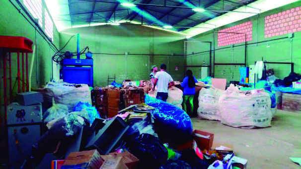 Catadores relatam que estão passando por dificuldades financeiras