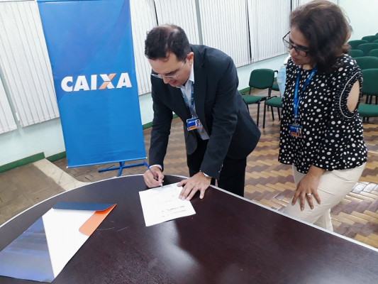 Parceria tem como objetivo melhorar o acesso ao crédito e aos serviços bancários oferecidos pela Caixa para os associados da Acia 