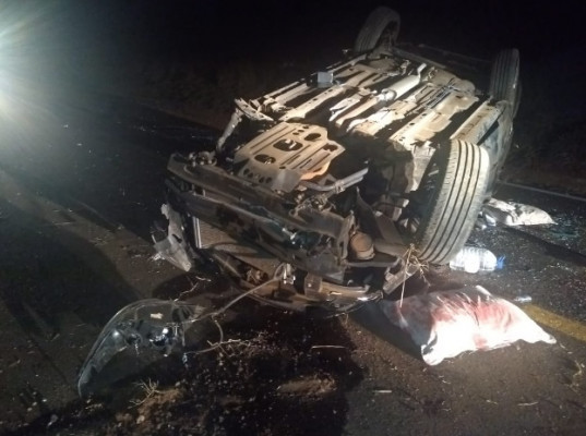 Automóvel capotou retornando de Caldas Novas ** Divulgação