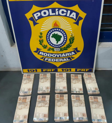 Quase 30 mil reais apreendidos em veículo pela PRF na BR-050 ** PRF