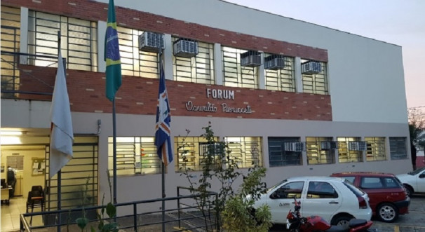 Sessões do Tribunal do Júri ocorrem no Fórum da Comarca ** Gazeta do Triângulo