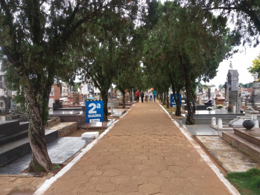 Mais de 40 mil pessoas poderão visitar os cemitérios da cidade no Dia de Finados