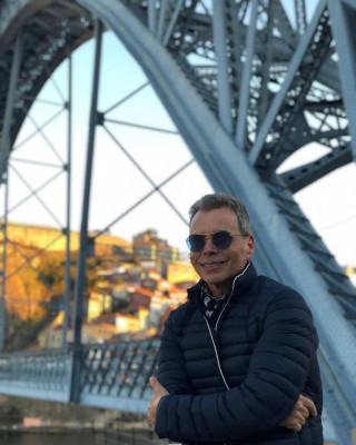 Abrindo a semana, nesta segunda-feira, 7, o exímio e muito querido pediatra Dr. Fernando Henrique Veloso abriu também as cortinas para mais um espetáculo de novo ano de vida. Parabéns!