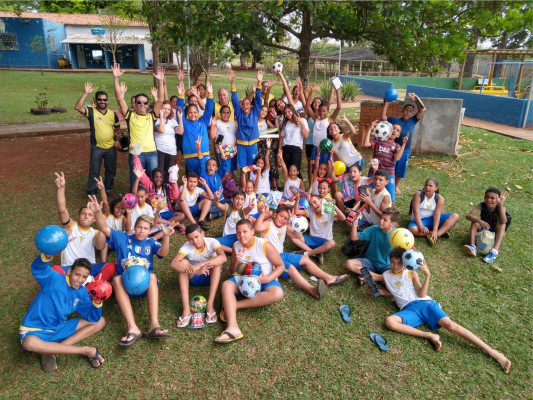 Crianças escolhidas para receber as doações fazem parte do projeto AABB Comunidade