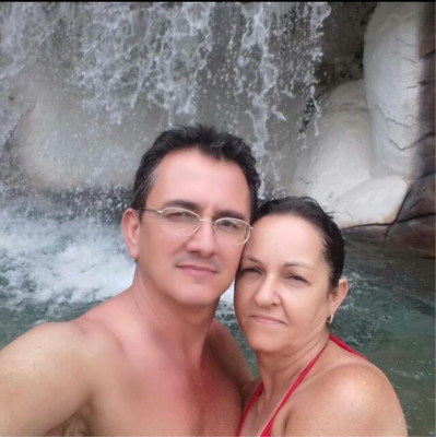 Lucimar Fernandes Duarte Vieira aniversariante do dia 09 com esposo Almir