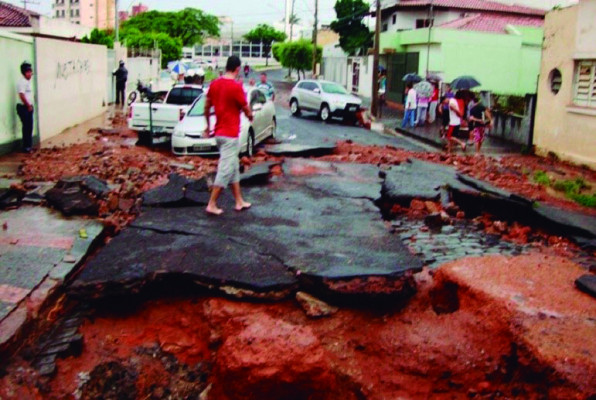 Além dos alagamentos evidentes, chuvas causam prejuízos ao município