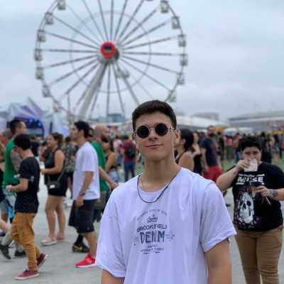 Rodrigo Haddad na “Cidade do Rock” na oitava edição do Rock in Rio, autointitulada a “mais conectada da história”.