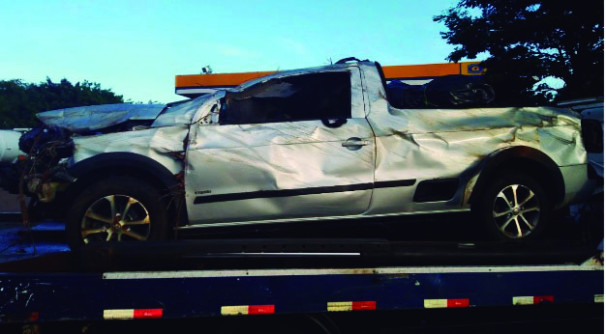 Saveiro capotou na MG-223