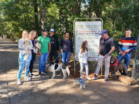 Com a aprovação da lei, é permitida a livre circulação de cães e gatos domésticos no local