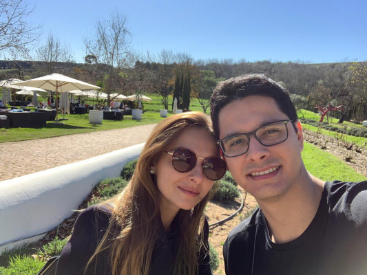 Daniel de Faria Guimarães aniversariou dia 11 com a esposa Larissa 