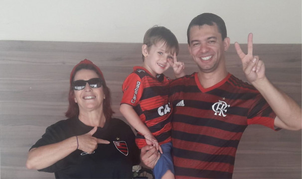 A publicitária Rose Cabral, o filho Enock e o netinho Henrique