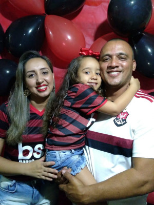 O desportista empresário Luiz Cláudio Pelau, sua esposa Fernanda e a filha Kelly