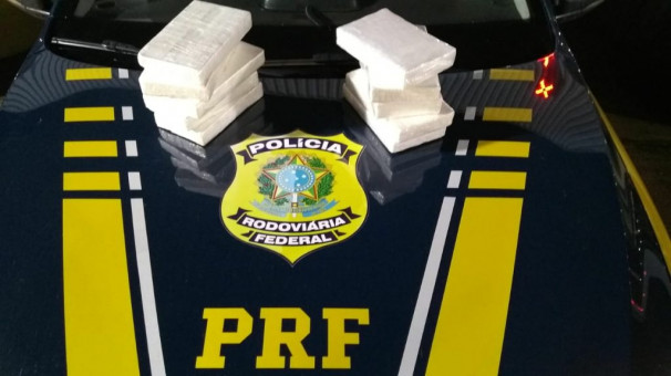 Produto foi encontrado em um compartimento dentro do painel ** PRF 