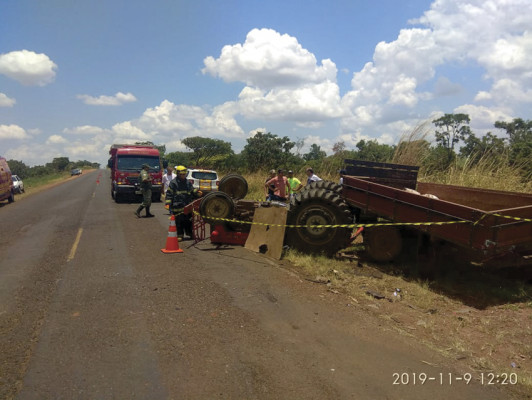Bombeiros de Araguari atenderam ocorrência na BR-452 ** Corpo de Bombeiros Militar 