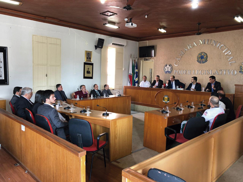 Audiência aconteceu na Câmara Municipal e contou com a presença de advogados e vereadores