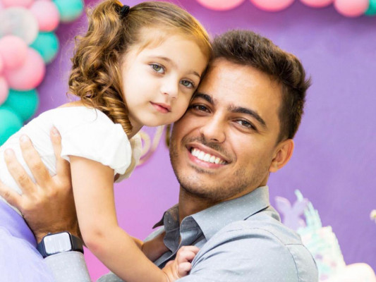 Silas Bagliano Honorato aniversariante do dia 18 com sua filha Mirela 