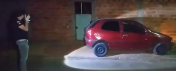 Perito apreendeu várias cápsulas de pistola 380 no local do crime ** Divulgação 