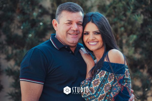 Cercado pelo carinho da bela filha Larissa Merola, empresário Marden Ferreira, canta parabéns amanhã, 5.  Feliz aniversário, feliz vida!